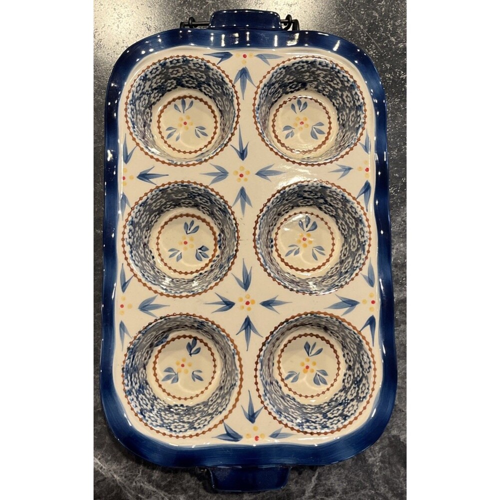Temp-tations Muffin dish by Tara Old World Blue Floral design with Metal Rack